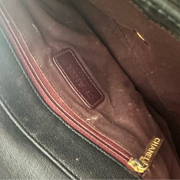 Chanel Black Quilted Leather Shoulder Bag - Picture 8 of 16